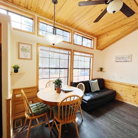 Sally'S Cabin Is A Quaint Two Bedroom Tiny Home 伍德兰帕克 外观 照片