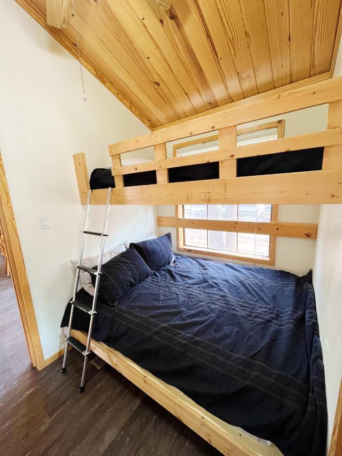 Sally'S Cabin Is A Quaint Two Bedroom Tiny Home 伍德兰帕克 外观 照片