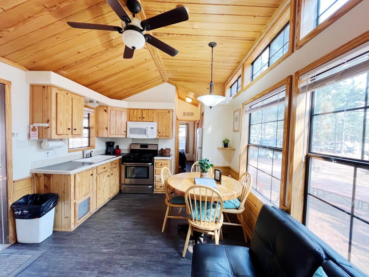 Sally'S Cabin Is A Quaint Two Bedroom Tiny Home 伍德兰帕克 外观 照片